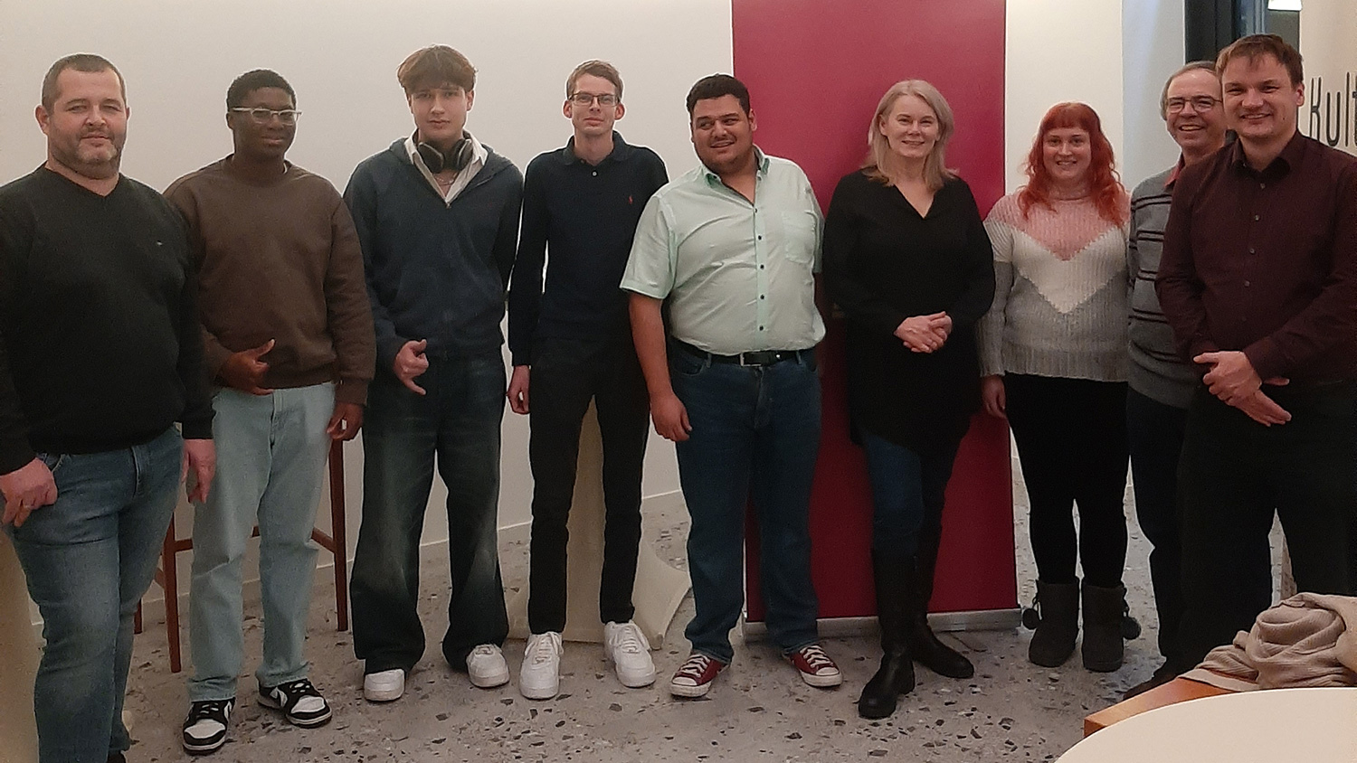 v.l.n.r: Marc Schrempp, Lyonel, Yann, Steven Müller, Patrick Leismann, die Stadträte Sanja Tömmes, Horst Körkel und Benedikt Eisele Bild von FDP Kehl